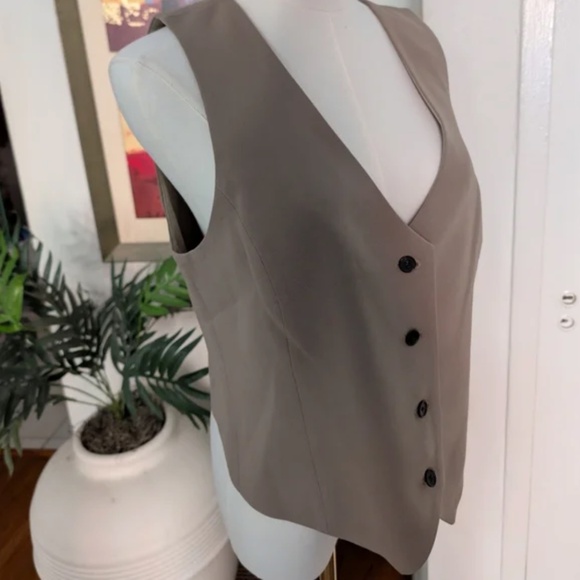 Aritzia Baboon Sun-dried Olive Deniro Vest - Picture 4 of 8